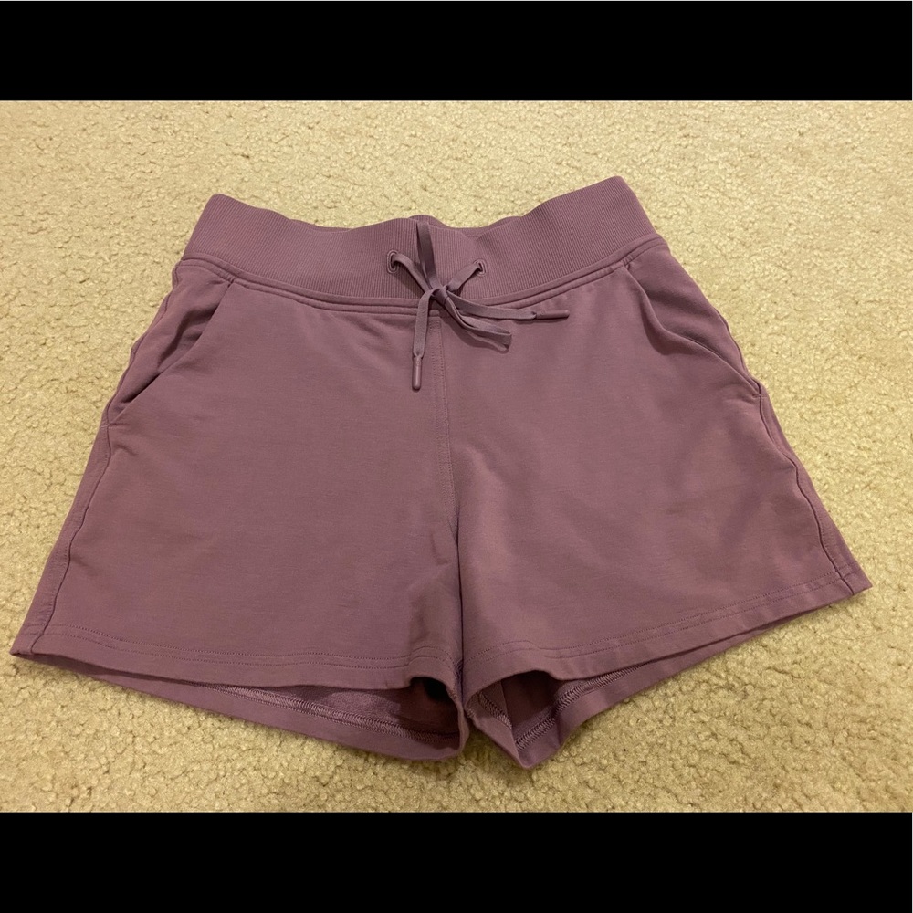 Lululemon knit walking shorts Size 4